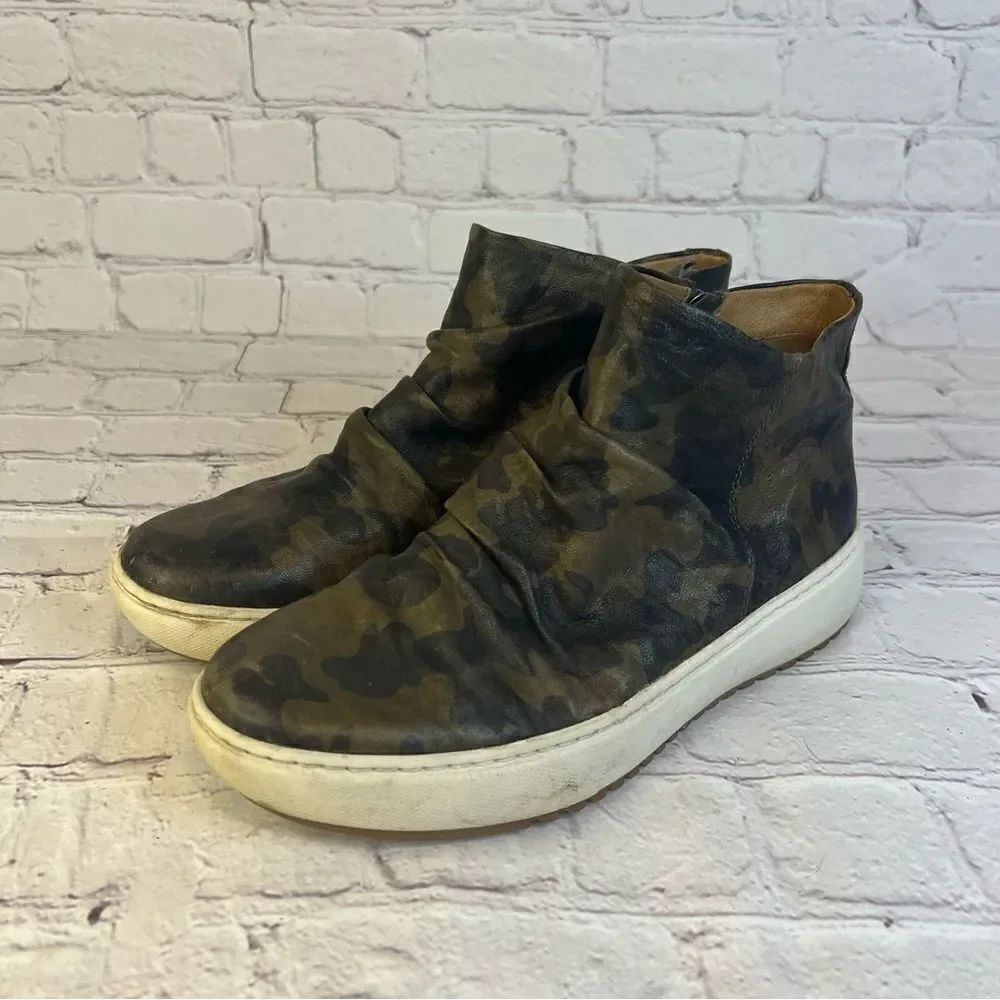 Sofft Waydell Sneaker Boot Womens Boot 9 US OliveCamouflage